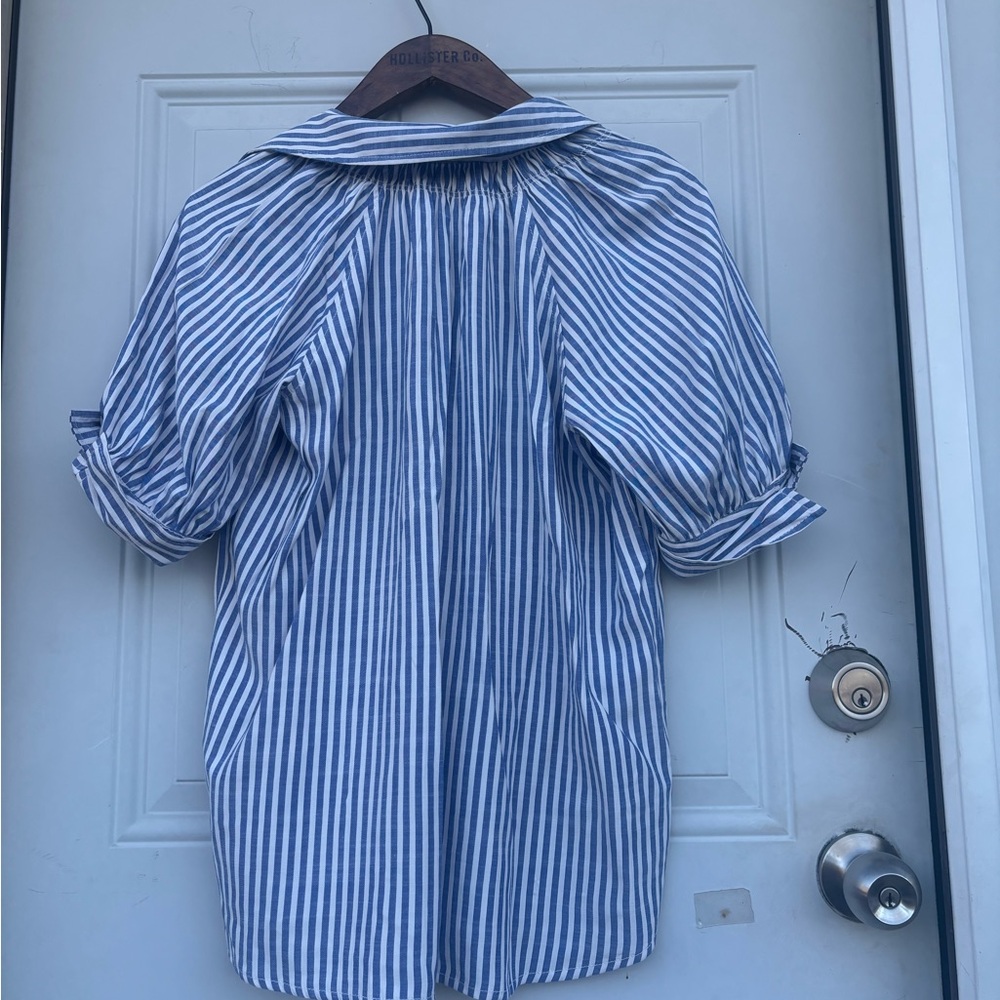 Max Studio Blue and White Striped V-Neck Top - Picture 4 of 8